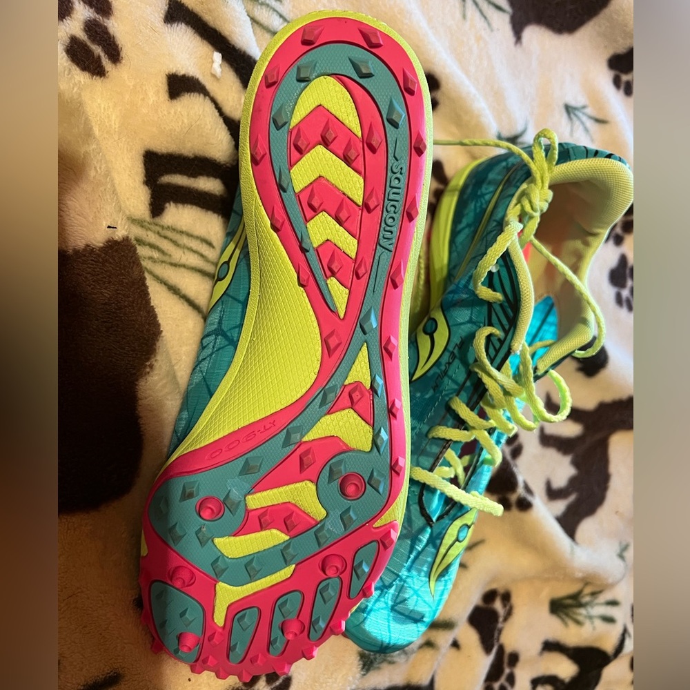 Saucony Shay xc4 track shoes brand new without tags